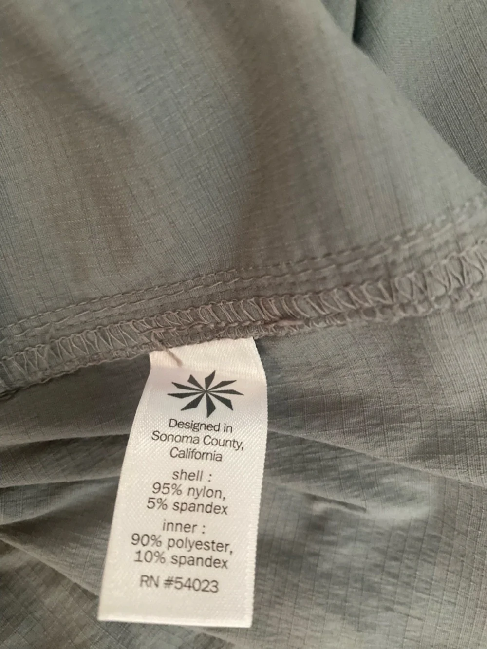 Athleta Gray Utility Cargo Skort Size 14 Hiking Travel Zip Pockets